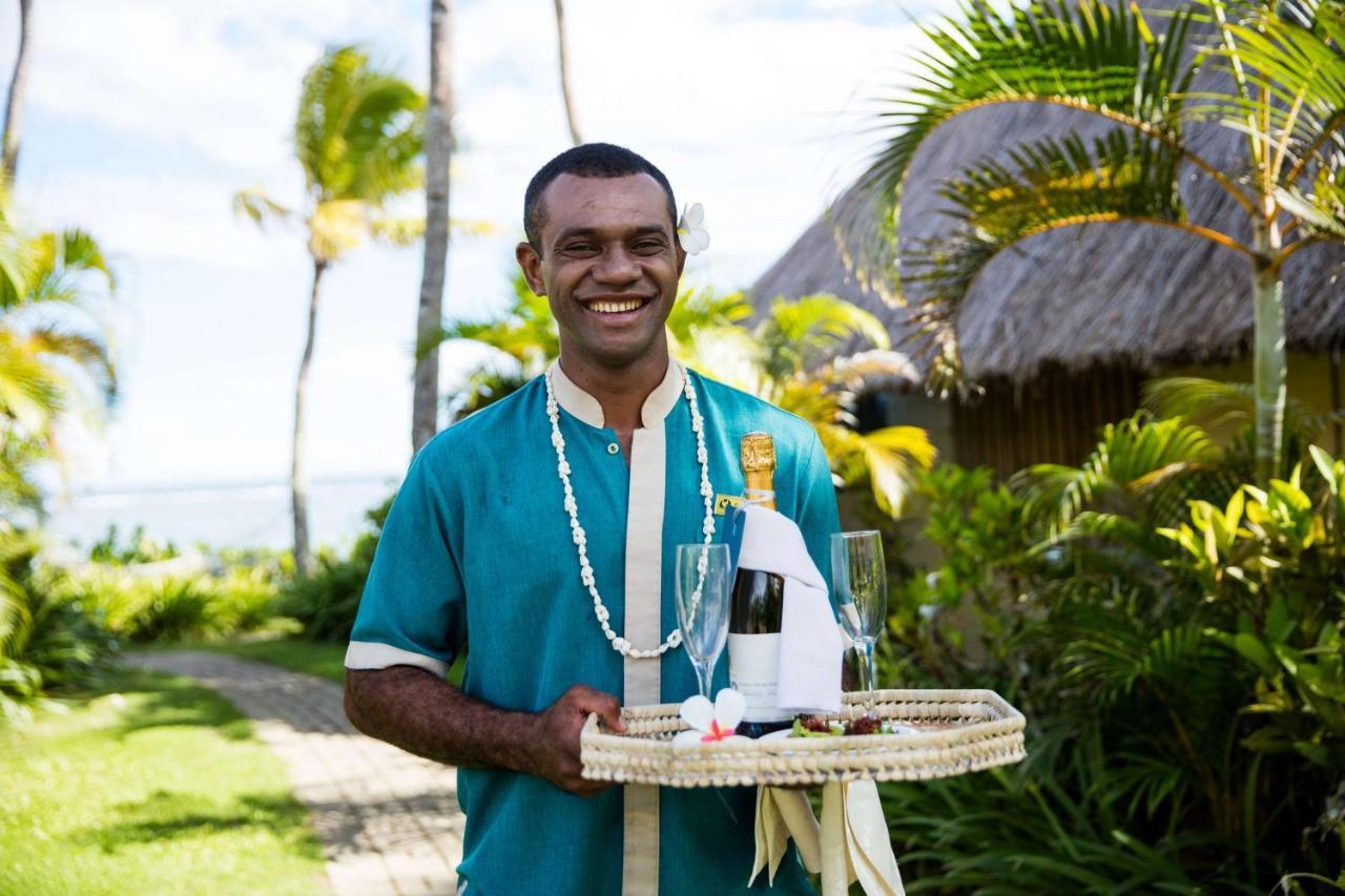 Outrigger Fiji Beach Resort Korotogo Dış mekan fotoğraf A hotel butler in the Maldives
