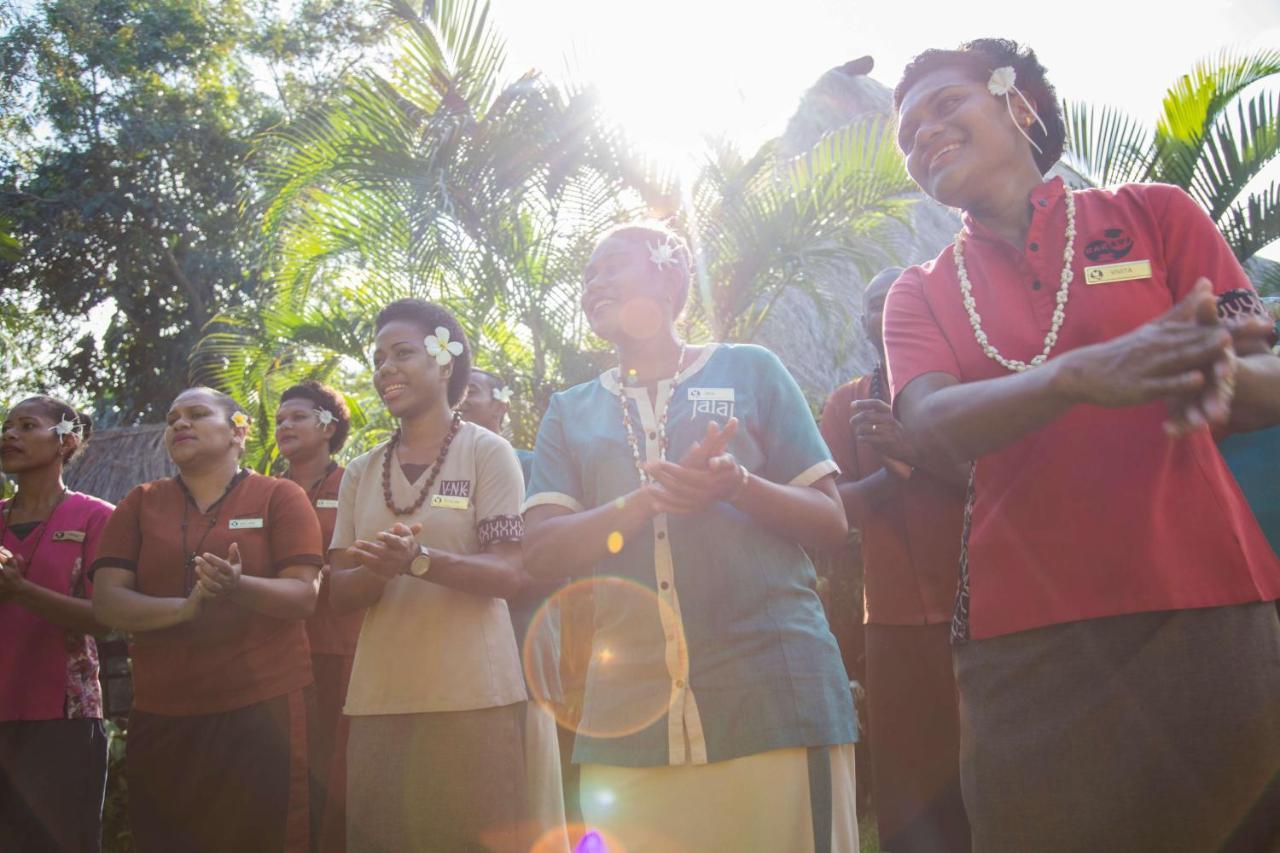 Outrigger Fiji Beach Resort Korotogo Dış mekan fotoğraf A group of people dancing in the Solomon Islands