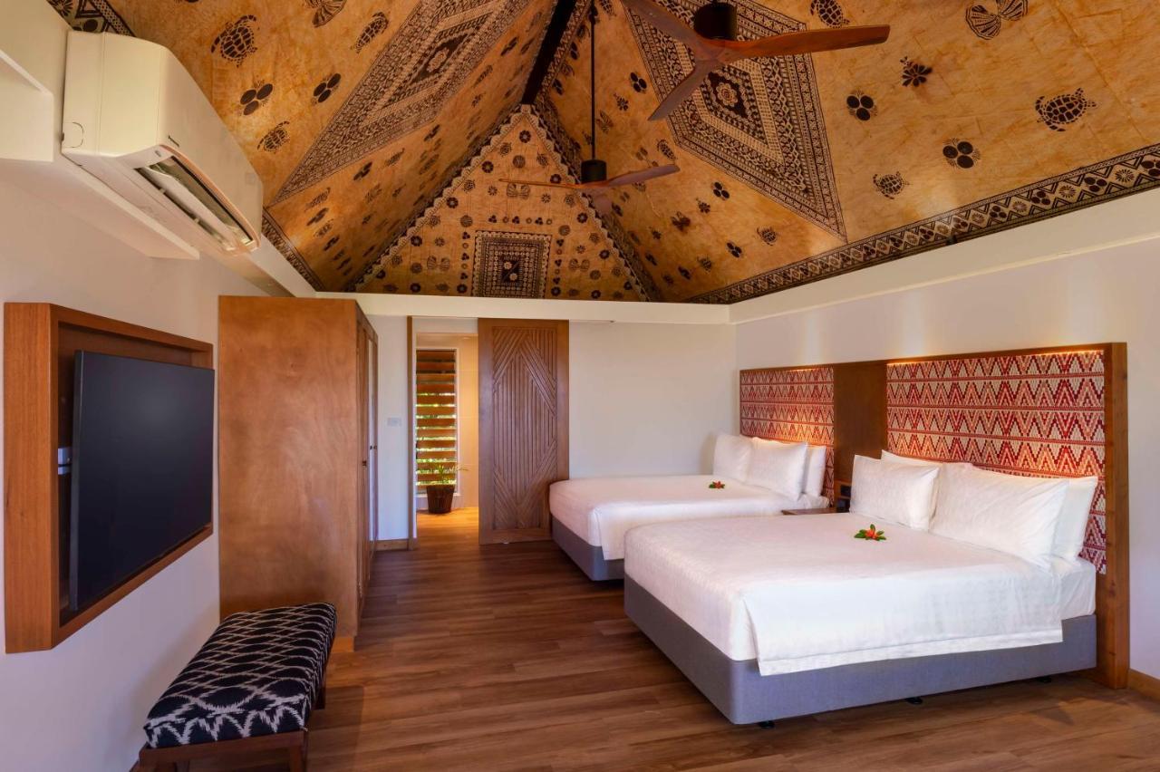Outrigger Fiji Beach Resort Korotogo Dış mekan fotoğraf A bedroom at the Sheraton Resort Fiji