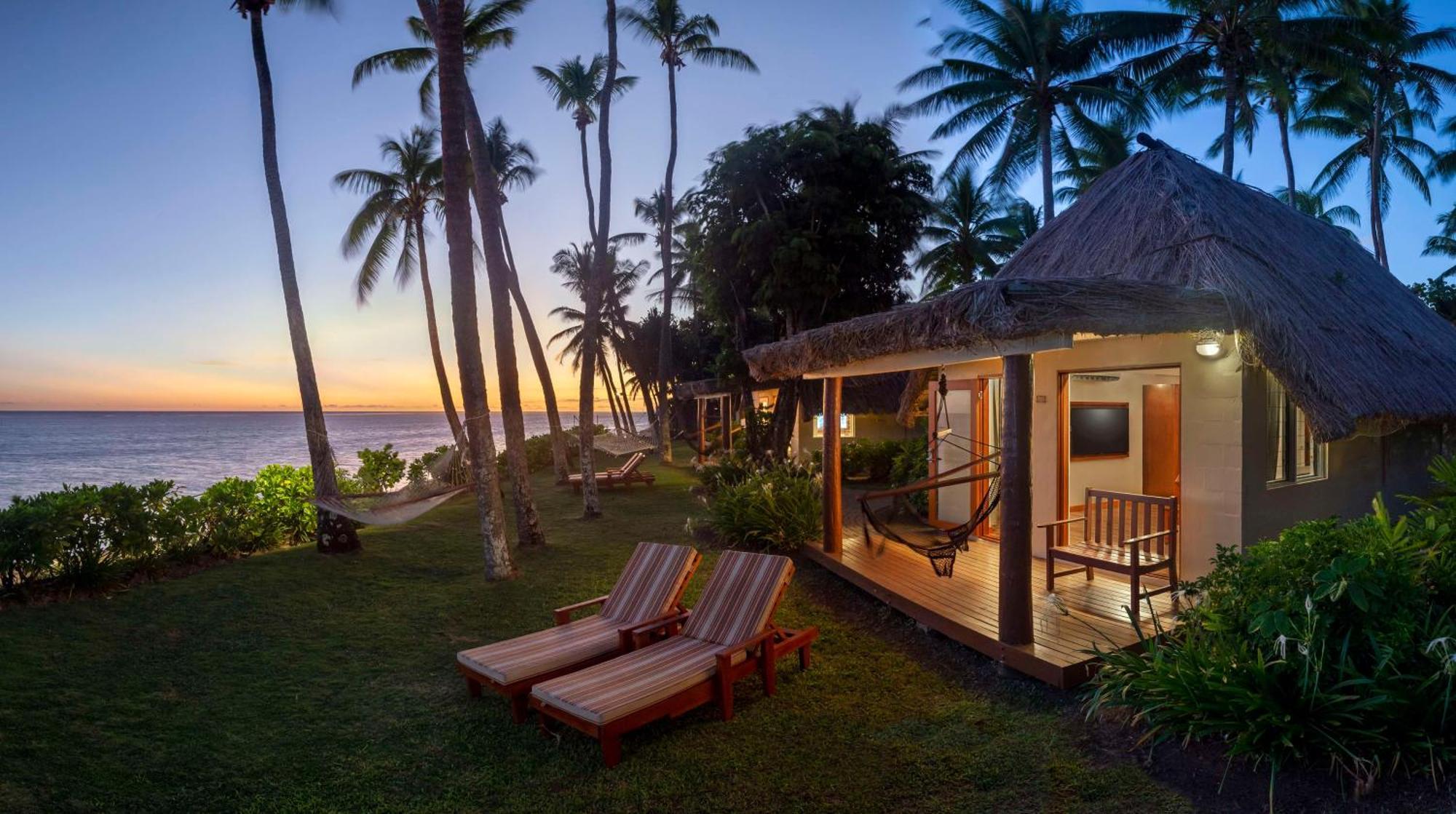 Outrigger Fiji Beach Resort Korotogo Dış mekan fotoğraf Sunset at the Beachfront Villas